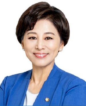 남인순 의원이 GMO 농축수산물을 원재료로 사용하지 않은 식품에 대해 비유전자변형식품 표시제를 도입하는 개정안을 공동발의 했다.