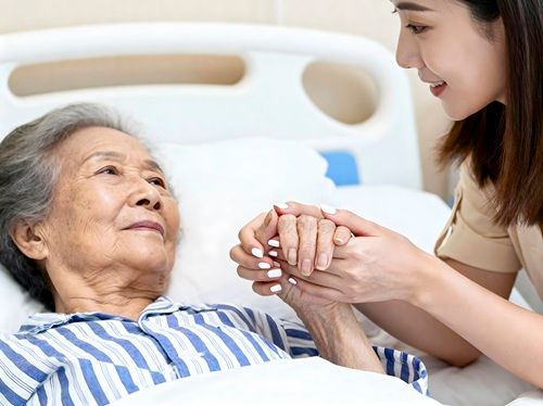 호스피스는 단순히 임종기 돌봄이 아니라 중증말기환자의 통증을 줄이고 삶의 질을 높이는 의료행위지만 구조적인 한계로 많은 호나자가 이용하지 못하고 있다(사진=클립아트코리아).