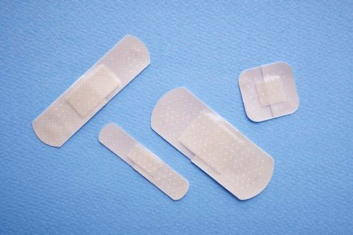 지금까지 생리용품, 마스크, 반창고 등의 효능효과, 용법용량 등 일부 항목은 권장 표시사항이었다. 하지만 가이드라인 개정으로 다른 의약외품과 동일하게 용기와 포장에 기재사항을 모두 표시해야 한다(사진=클립아트코리아).