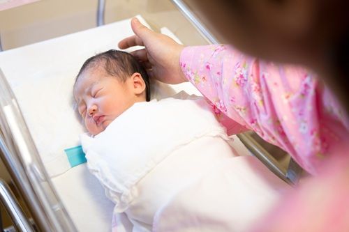 복지부가 최중증 고위험 산모와 신생아를 진료하고 모자의료 전달체계의 중추적 역할을 수행하게 될 ‘중증 모자의료센터’로 서울대학교병원과 삼성서울병원 2개소를 선정했다(사진=클립아트코리아).