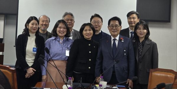 서미화 의원(더불어민주당)과 대한비만학회가 ‘소아·청소년 비만 치료 환경 개선을 위한 정책 토론회’를 개최했다.