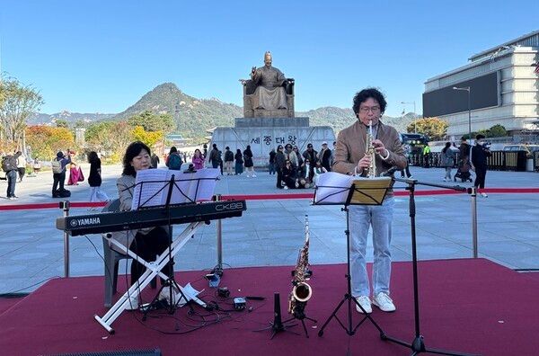 홍순달밴드는 행사장을 찾은 관람객들을 대상으로 멋진 오프닝공연을 펼치며 행사의 기대감을 끌어올렸다.&nbsp;