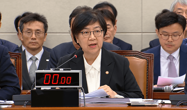 보건복지위원회는 27일 보건복지분야 전체 피감기관을 대상으로 종합감사를 진행했다. 이날 종합감사에서는 보건복지부 정은경 장관에게 질의가 집중됐다.&nbsp;