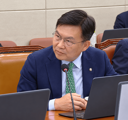 김윤 의원은 상급종합병원 구조전환사업 시행 1년을 맞은 시점에서 성과를 돌아보고 지역병원과의 협력체계를 강화해야 한다고 말했다.&nbsp;