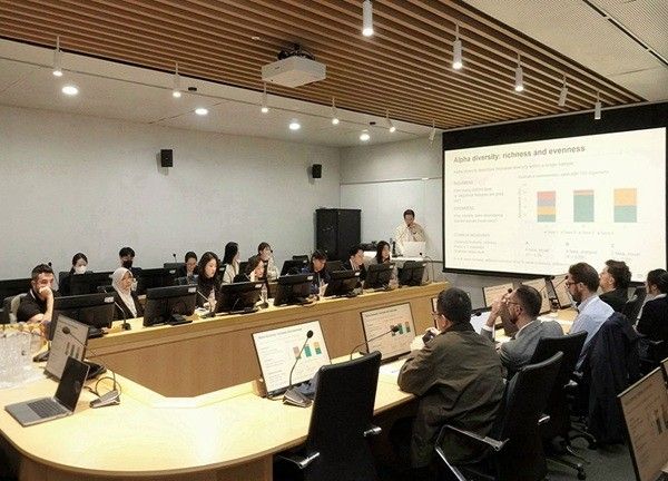 곽승기 교수가 APLAR 국제 연수 프로그램에서 마이크로바이옴 관련 연구성과를 발표하고 있다.