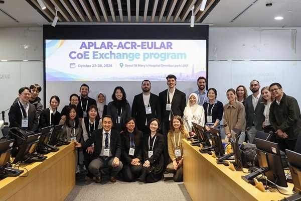 아시아태평양류마티스학회(APLAR) 국제 연수 프로그램에 참가한 국내외 의료진들이 한자리에 모여 기념사진을 촬영했다.&nbsp;