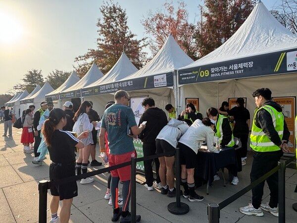 이날 현장에는 자신의 건강상태를 돌아보고 일상에 필요한 정보를 얻을 수 있는 다양한 체험부스가 마련됐다.