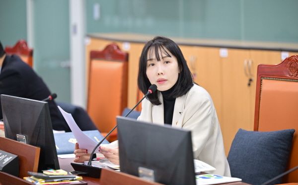 경기도의회 이인애 의원이 최근 붉어진 미등록 이주아동 보육 지원 정책 논란과 관련해 '경기도 출생 미등록 아동 발굴 및 지원 조례'를 왜곡, 악용하지 말라고 의견을 피력했다. (사진=경기도의회)