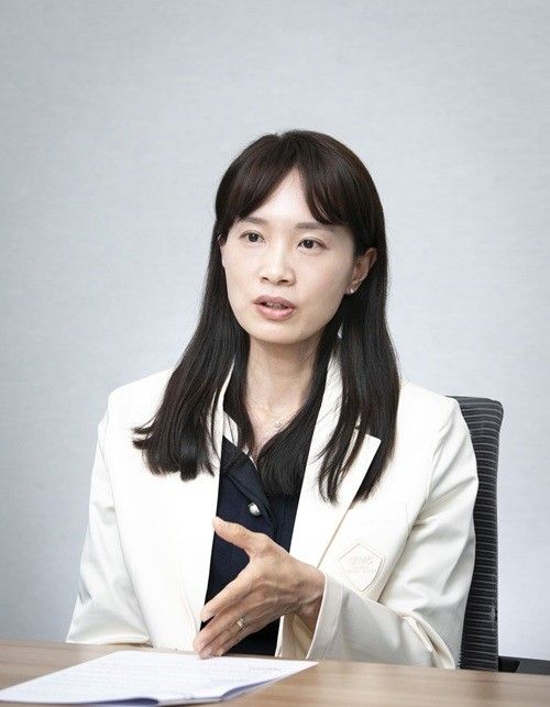 조성윤 교수는 의료진과 보호자를 대상으로 질환교육을 진행하고 보호자가 학교에 제출할 수 있도록 질환 안내자료를 직접 제작하기도 한다.