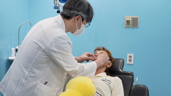 김성식 원장은 "자연스러운 시술결과를 이끌어내려면 얼굴과의 균형·조화를 고려해야 한다"며 "특히 중년 환자는 각 부위별로 노화 양상이 달라 여러 시술을 적절하게 조합하는 방향으로 시술계획을 세울 수 있다"고 설명했다.