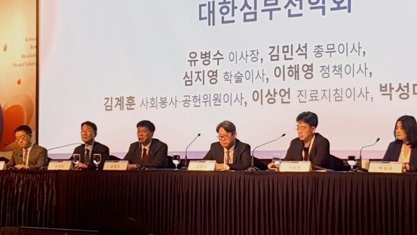 대한심부전학회는 국제심포지엄&nbsp;‘Heart Failure Seoul 2026(HF Seoul 2026)’에서 기자간담회를 열고 국내 심부전 관리의 주요 현안과 학회가 주력해온 홍보활동 등을 소개했다.