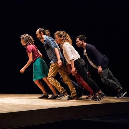 요안 부르주아의 '기울어진 사람들'