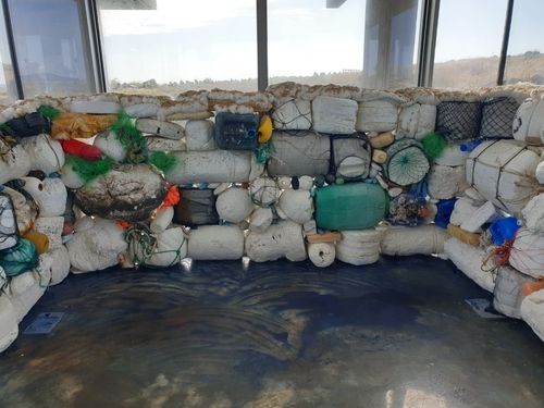 홍이현숙 '가파도로 온 것들', 2022, 해양쓰레기, 가변크기