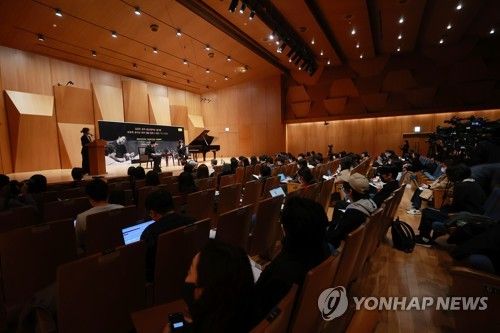 피아니스트 임윤찬 앨범 발매 간담회 열기