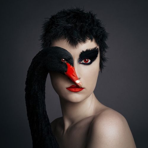 플로라 보르시, Black Swan, 2021