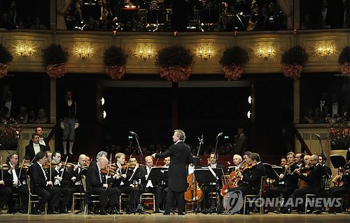사진은 빈 필하모닉 오케스트라의 2011년 연주 모습