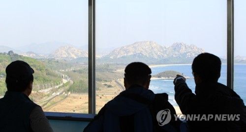 통일전망대 찾은 관람객들