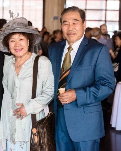 누나인 가수 임희숙과 이명용 시인 모습