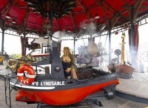 수증기를 내뿜는 놀이기구 [사진/성연재 기자]