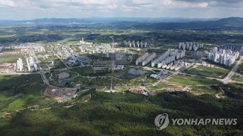 용봉산에서 바라본 내포신도시