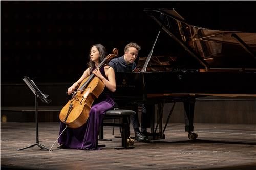 브리튼의 첼로 소나타 연주하는 최하영