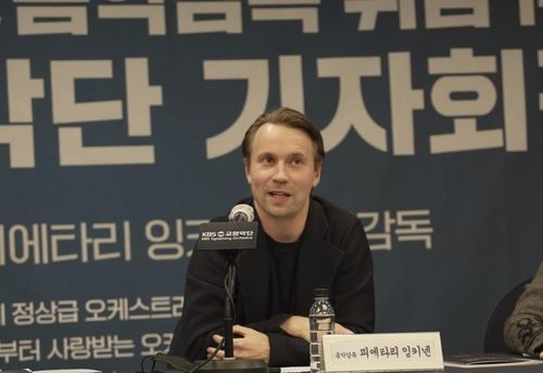 기자회견하는 KBS교향악단 피에타리 잉키넨 음악감독