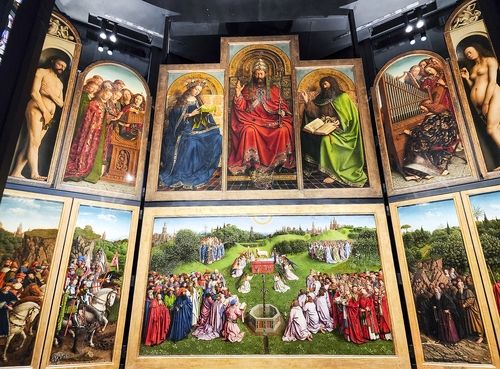 겐트의 성 바폰 대성당에 있는 얀 반 에이크의 제단화. 서양미술 역사상 가장 많은 사건 사고와 도난을 당한 작품 중 하나다. [사진/성연재 기자] 