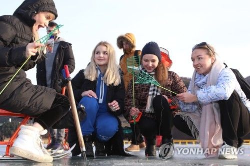 외국인도 즐기는 빙어 얼음낚시