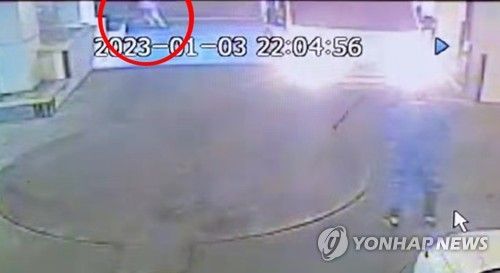 CCTV에 포착된 중국인 확진자 도주 모습