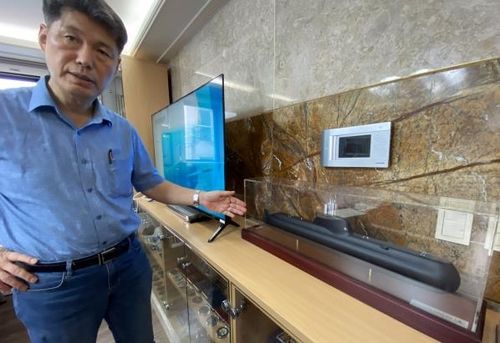 손원일함 모형과 최일 잠수함연구소장