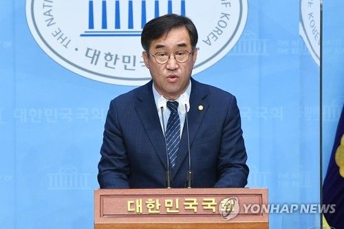 예산편성심의제도 개선법안 발의 기자회견하는 맹성규 의원