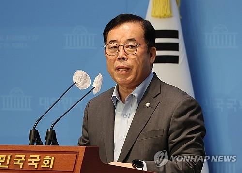 포털 다음 여론조작 의혹 관련 기자회견하는 국민의힘 박성중 의원