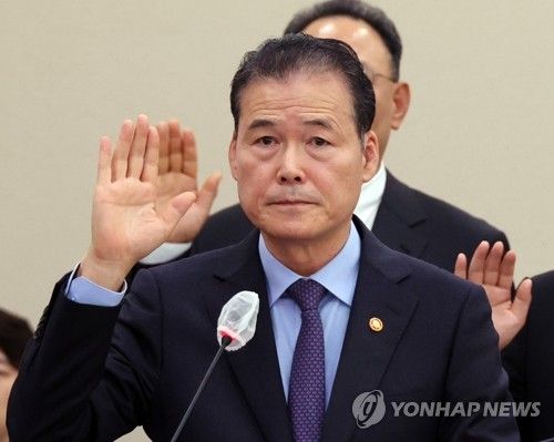 선서하는 통일부 장관