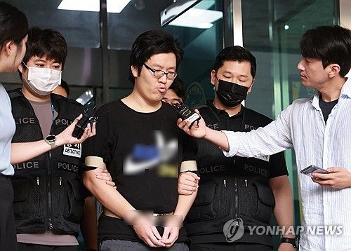 검찰 송치되는 최윤종