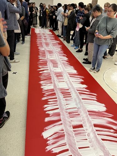 구겐하임 미술관에서 '달팽이 걸음' 작업을 끝낸 이건용 작가