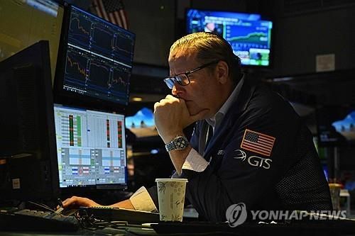 미 뉴욕증권거래소(NYSE)의 한 트레이더