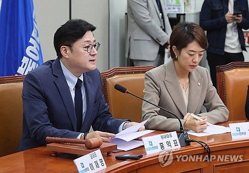 발언하는 홍익표 원내대표