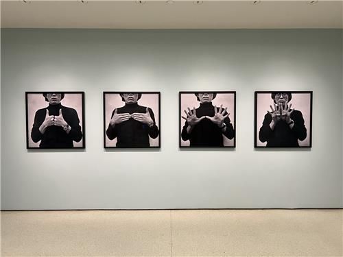 구겐하임 미술관에 전시된 이건용 작가의 1975년 퍼포먼스 사진 'Logic of Hand'