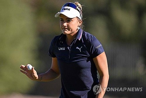 슈라이너스 오픈 2라운드를 치르는 렉시 톰프슨