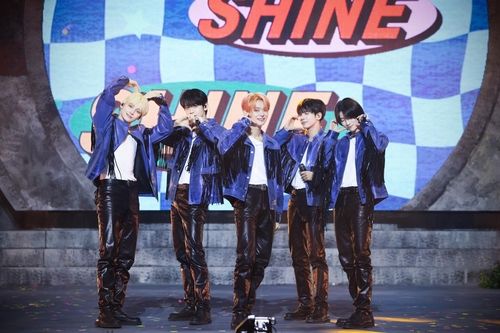 투모로우바이투게더(TXT)