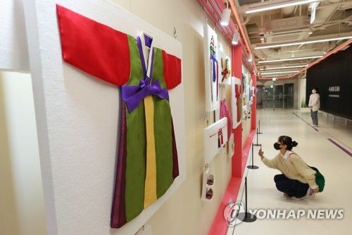사진은 '2022 한복문화주간'에 마련된 한복 전시