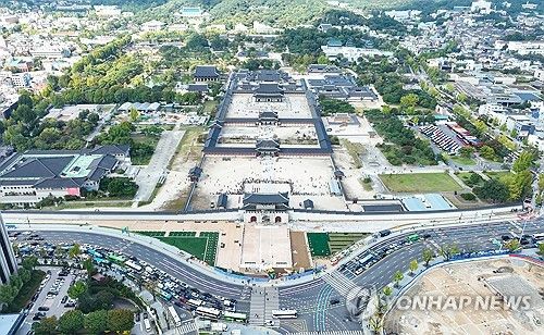 '새로운 모습으로 만나요'