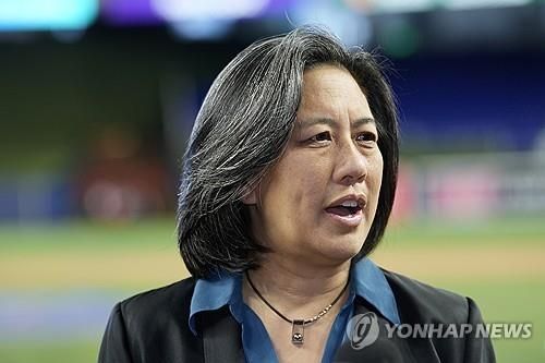 MLB 최초 여성 단장 킴 응