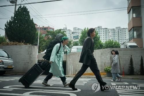 올해 추석 연휴 앞두고 개봉한 '천박사'의 한 장면