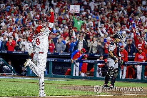 NLCS서도 홈런포 가동한 필라델피아 카스테야노스