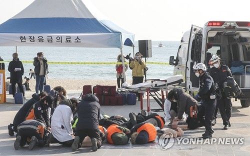 "해맞이 안전하게"…해운대해수욕장서 재난안전통신망 사용기관 합동훈련