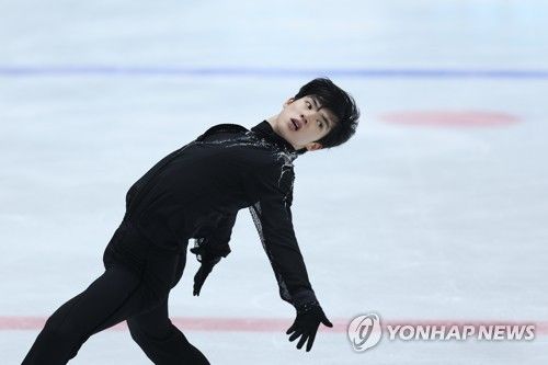 연기 펼치는 차준환