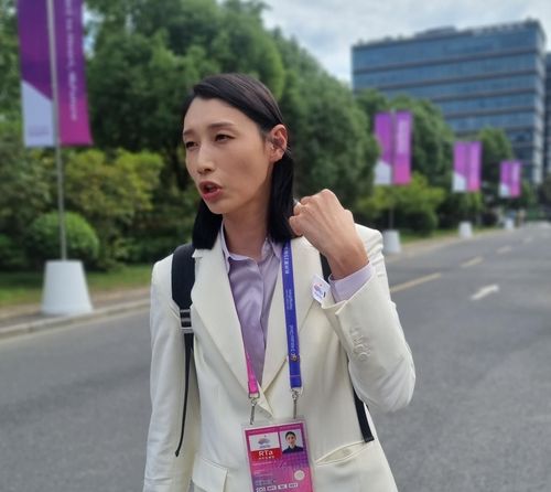 인터뷰하는 김연경