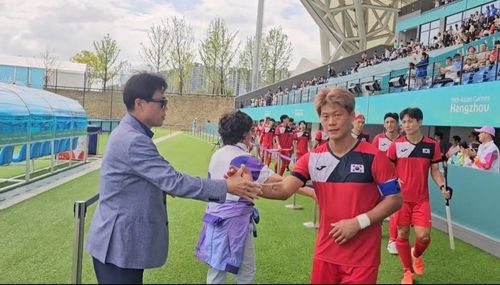 4강 진출 확정 후 기뻐하는 한국 선수단.