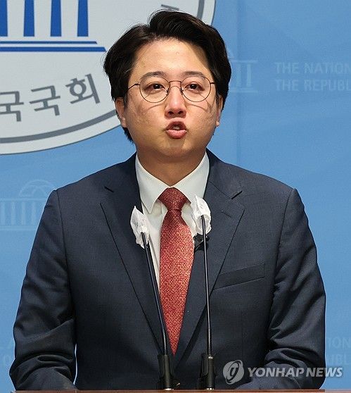 기자회견 하는 이준석 전 대표